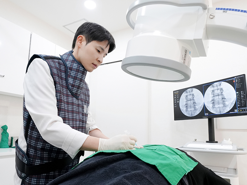 부천 상동 정형외과 송내탑정형외과 특별함 원장님 C-arm(씨암) 주사치료 사진